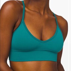 Ebb to Street sports bra in Laguna size 6
